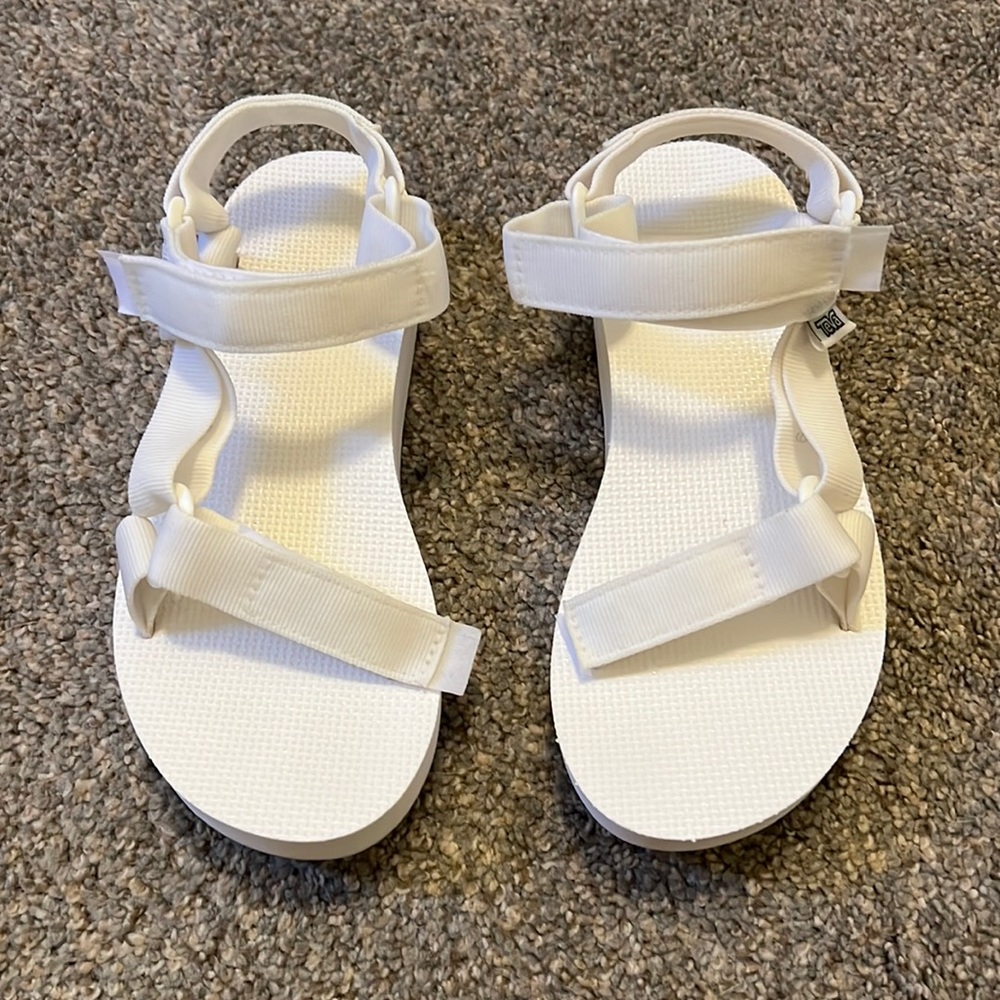 WHITE TEVAS